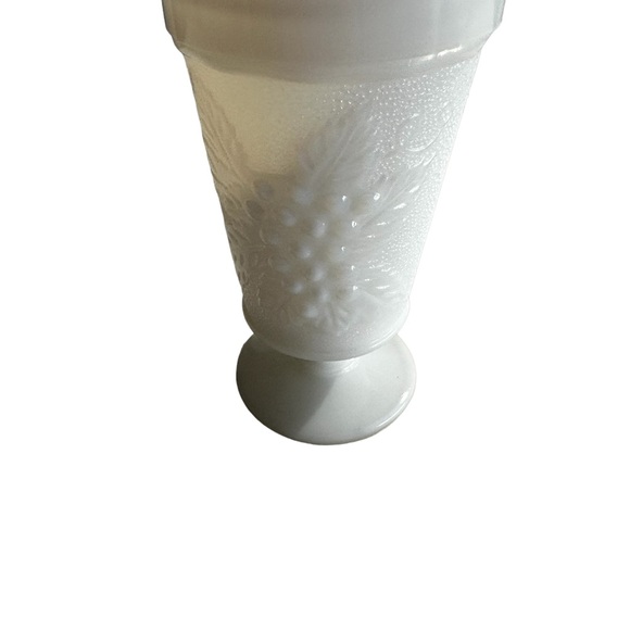 TWO VINTAGE WHITE MILK GLASS GRAPEVINE  PEDESTAL BASE - Picture 4 of 12